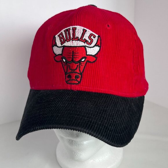 VTG Chicago Bulls Corduroy Embroidered Logo Snapback Red‎ Black Bill - Picture 1 of 11